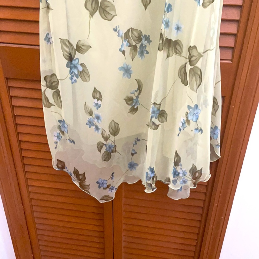 Beautiful dress, Fit & Flowy, worn once excellent condition. - Picture 3 of 7